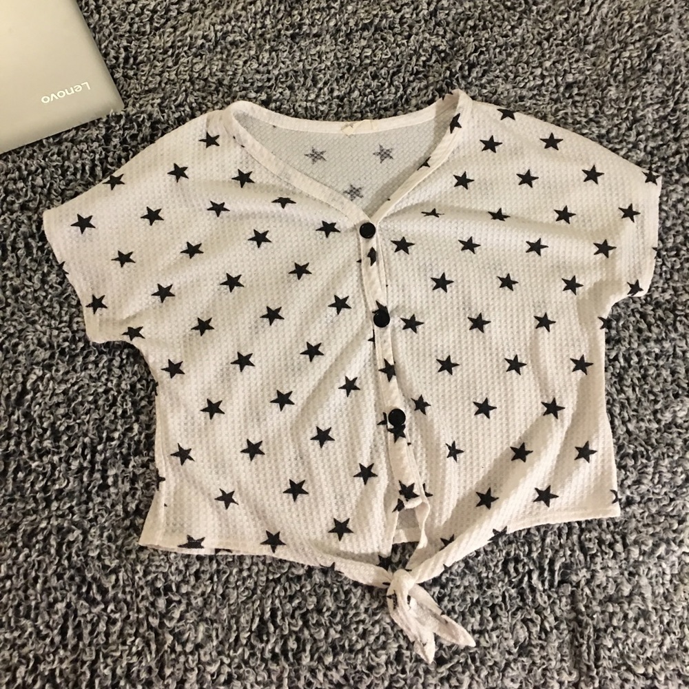 white blouse with black stars✨